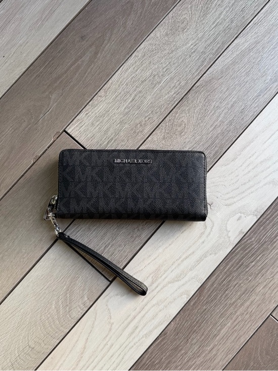 Michael Kors Handbags - Michael Kors Jet Set Travel Large Signature Logo Continental Wallet